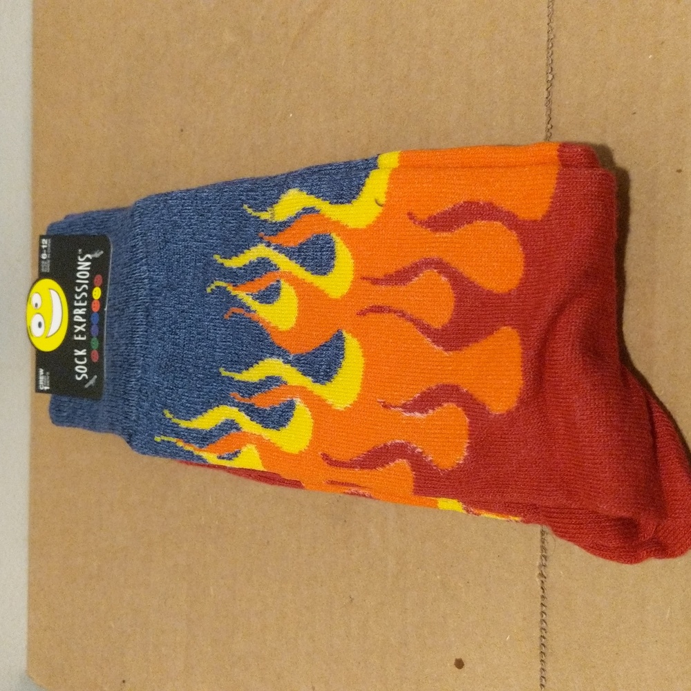 3/$25.00 Flames Men Crew Novelty Socks shoe sz. 6-12 🆕